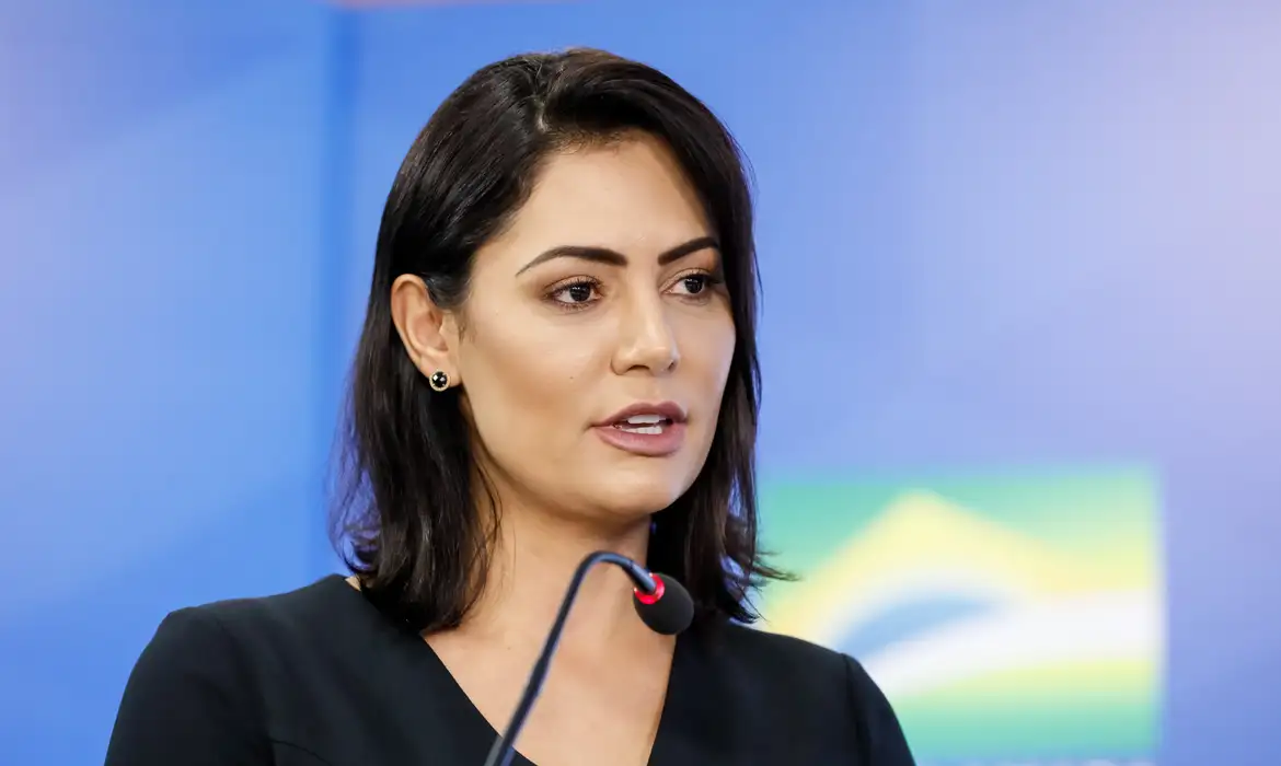 Desempenho de Michelle Bolsonaro em pesquisa surpreende PT