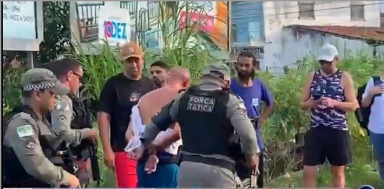 População se revolta e espanca bandido que tentava assaltar ônibus na zona Norte