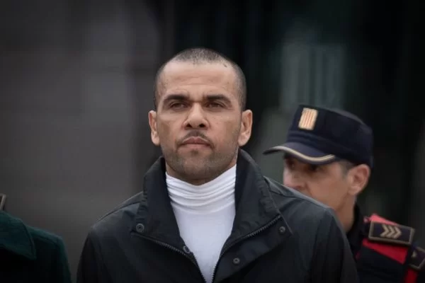 Daniel Alves será julgado por se apropriar indevidamente de música