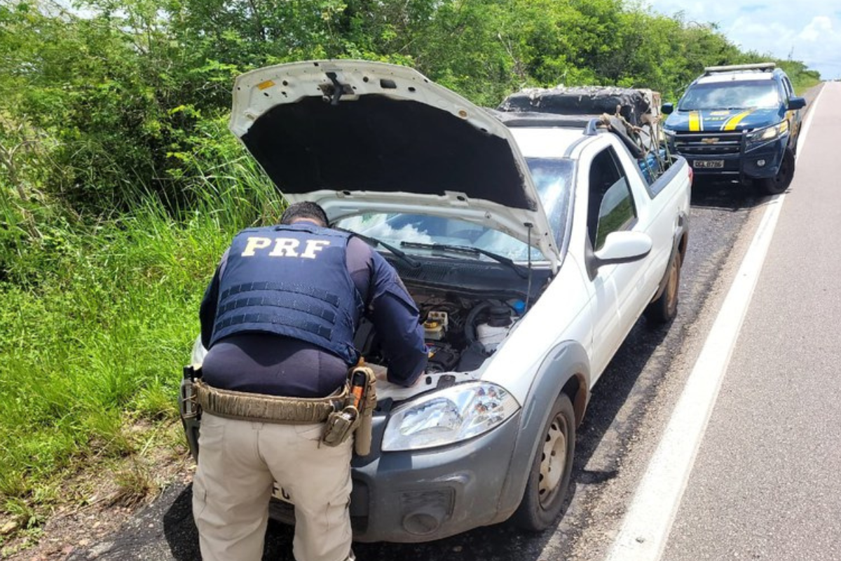 Quatro pessoas são presas e dois veículos recuperados pela PRF durante o final de semana no RN