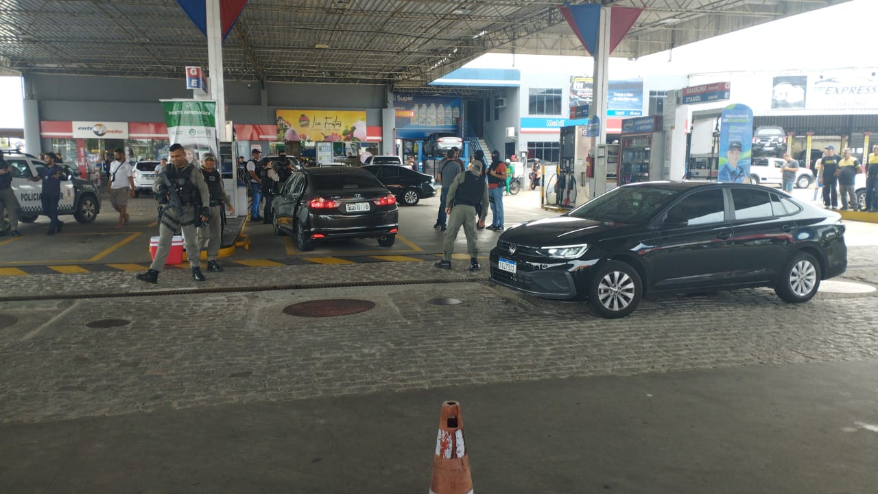 Suspeito de matar advogada atira na própria cabeça após cerco da polícia