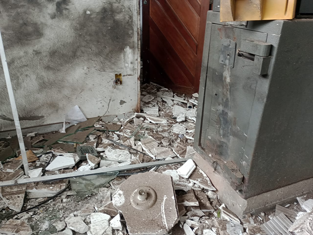 Criminosos explodem cofre de posto de combustíveis em São Gonçalo do Amarante