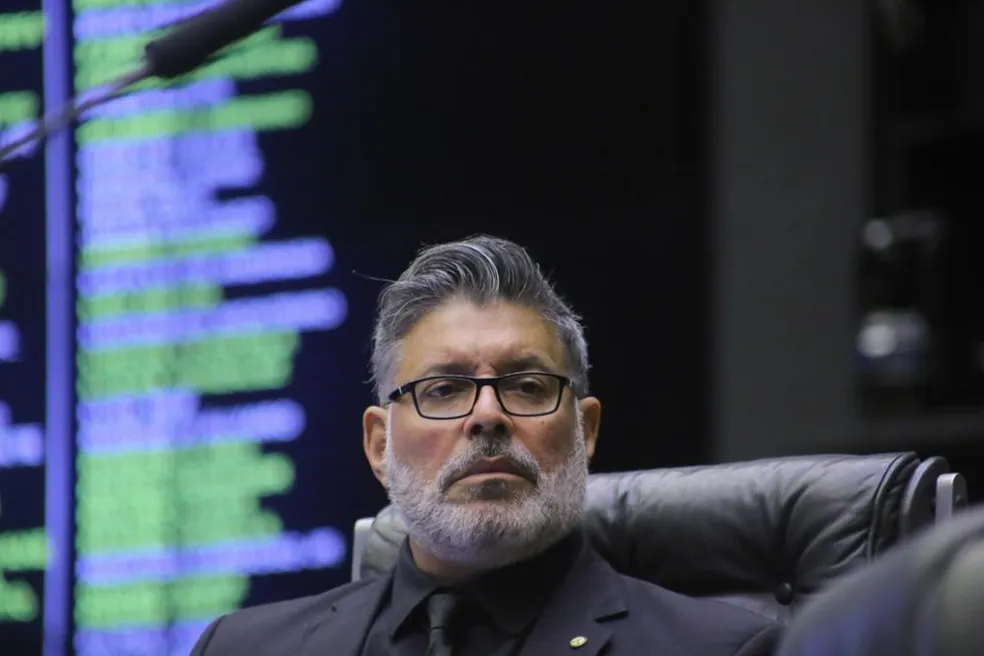 Ex-bolsonarista, Frota tenta voltar à política pelo partido de Ciro