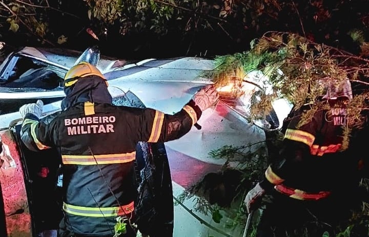 Acidente deixa uma pessoa morta e quatro feridas na RN 013