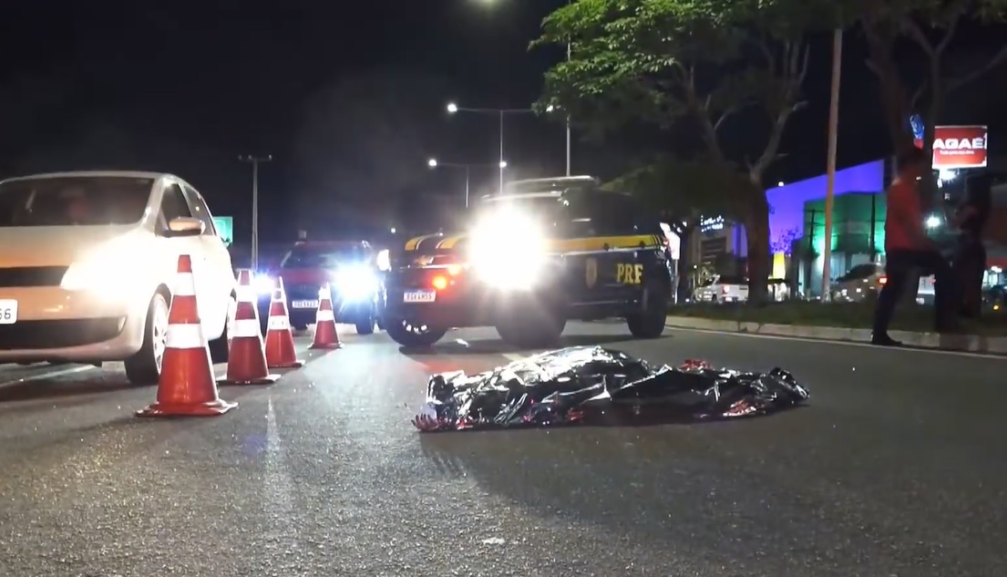 Mulher morre atropelada a poucos metros de passarela na BR-101 em Natal