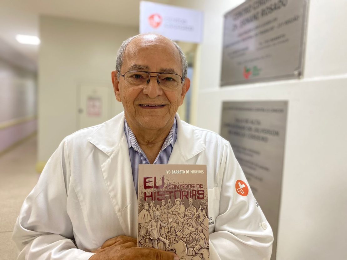 Médico Ivo Barreto celebra 80 anos com livro contando histórias de Martins