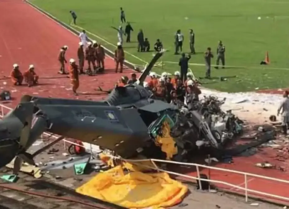 VÍDEO: Helicópteros colidem no ar durante ensaio para desfile da marinha; 10 morreram