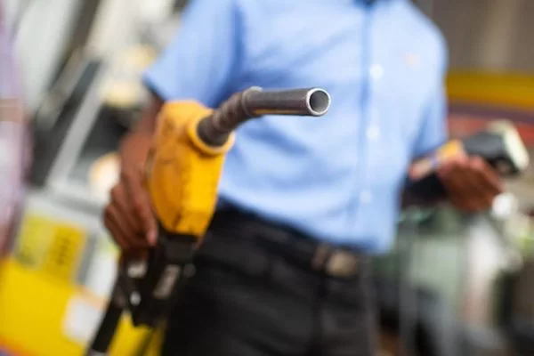 Com alta na refinaria e novo valor de ICMS, gasolina sobe quase R$ 0,40 por litro no RN
