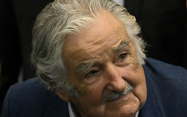 Ex-presidente uruguaio José Mujica anuncia tumor no esôfago