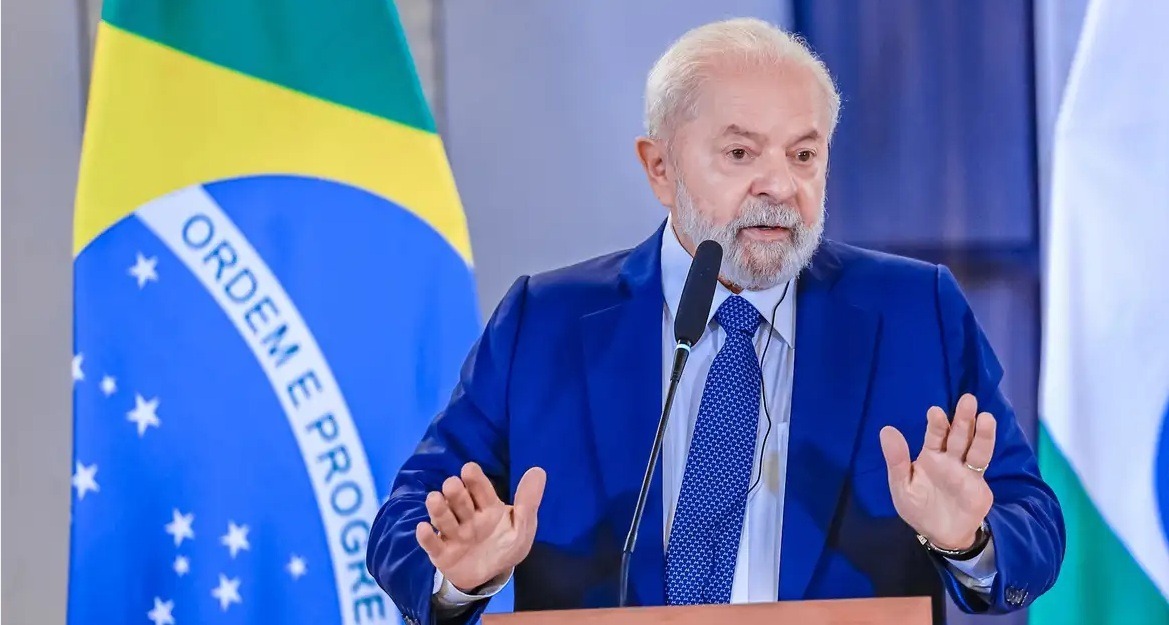 "Eu, se pudesse, ia fazer um decreto, quem mentir vai ser preso", diz Lula