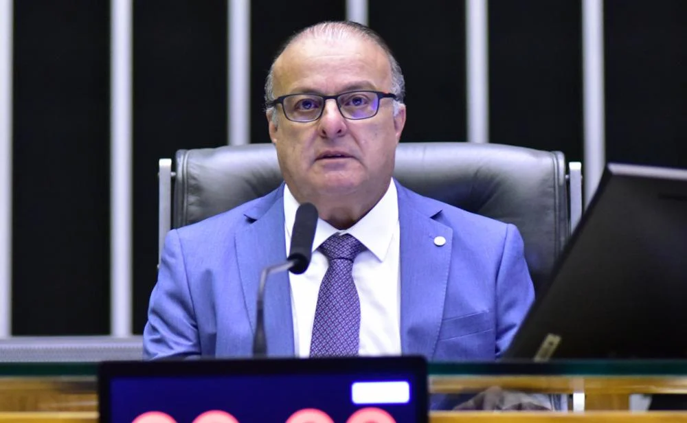 Deputado Paulinho Freire aprova na CCJ, projeto contra invasões