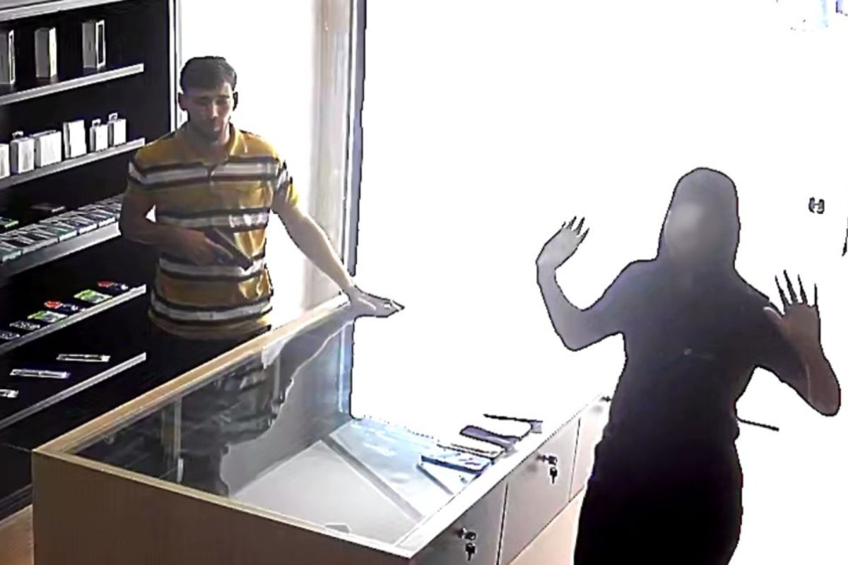 Homem se passa por cliente e realiza assalto à loja de celular em Natal