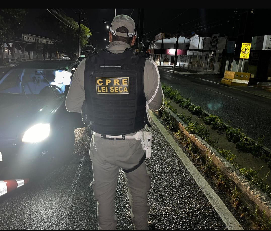 Lei Seca: Condutor embriagado quase atropela PMs e é preso em blitz na zona Norte de Natal