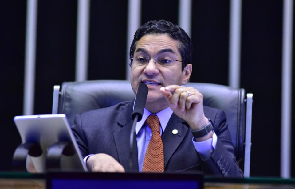 Sucessão na Câmara tem muita lorota e cuidados de Lula para não afrontar Lira