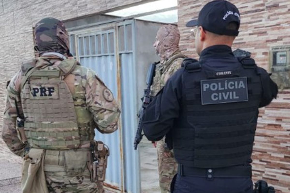 Duas pessoas são presas em ação conjunta da PRF e Polícia Civil em São Gonçalo do Amarante