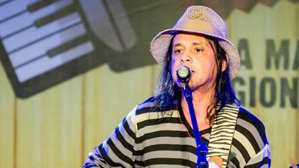 Morre Missinho, fundador da banda Chiclete com Banana, aos 64 anos