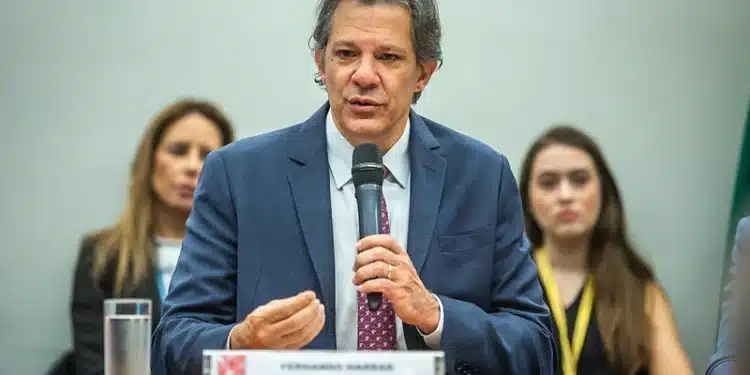 Deputado do PL discute com Haddad e dispara: “prometeu picanha e deu pepino”