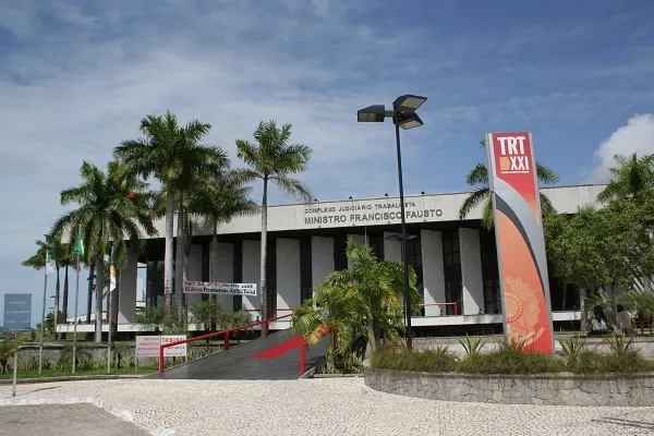 TRT-RN mantém justa causa de operário em licença médica que postou fotos em festa junina