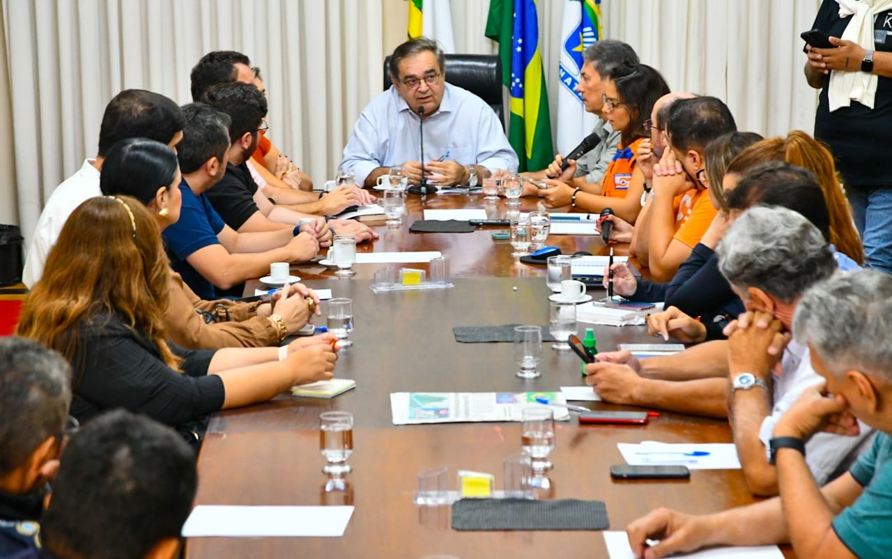 Com previsão de chuva para o fim de semana, prefeito de Natal deixa gabinete de crise em alerta