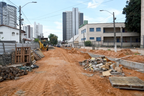 Obras no Largo do Atheneu chegam a 60% de execução