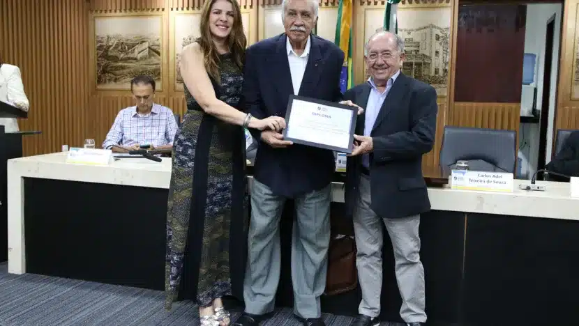Câmara Municipal de Natal homenageia radioamadores por serviços prestados