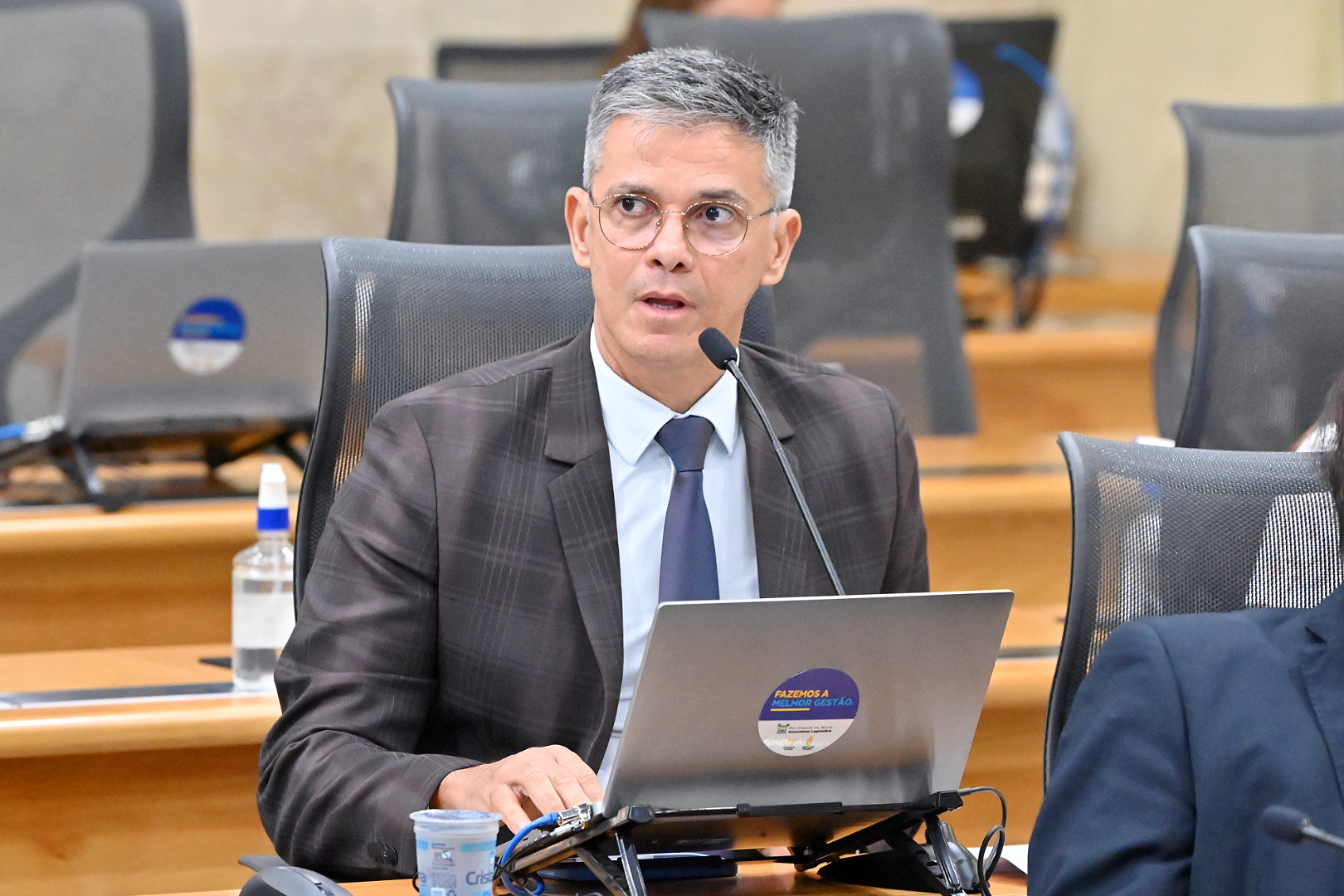 Coronel Azevedo comemora aprovação de projeto que veta benefícios a invasores de terras