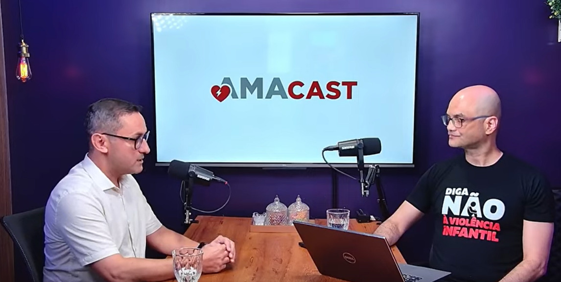 Canal Ama Cast expõe o drama de radialista que luta pelo direito de pai