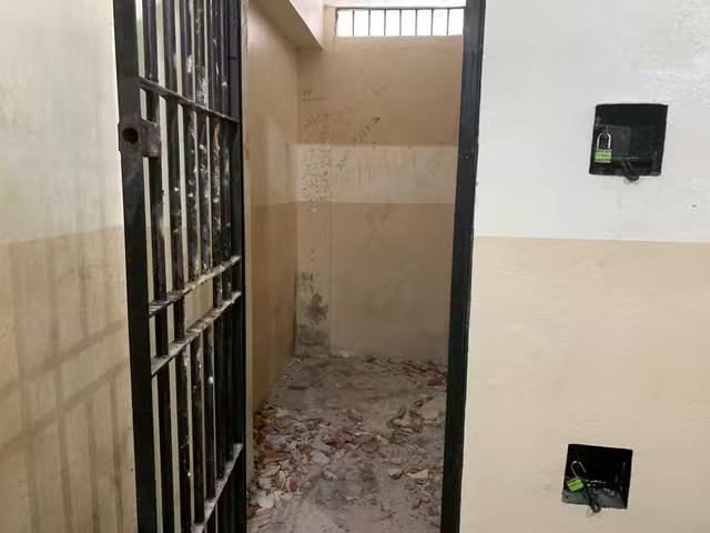 Homem que se dizia assaltado em Ponta Negra é preso por desacato e destrói cela de delegacia em Natal