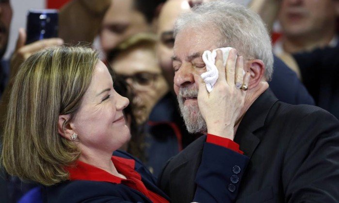Presidente do PT, Gleisi Hoffmann diz que Bolsonaro é aliado do PCC