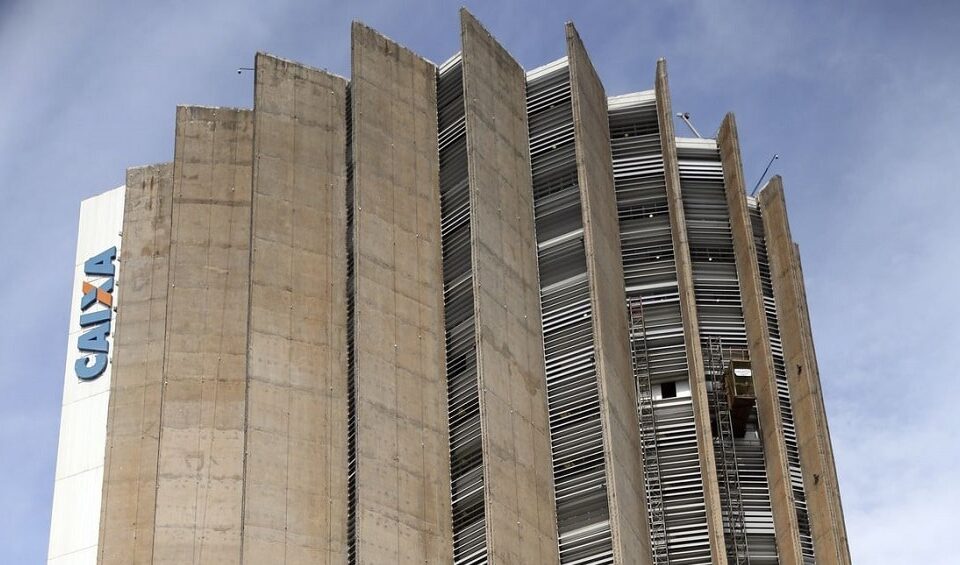 Executivos da Caixa tentam criar auxílio-creche de R$4,5 mil