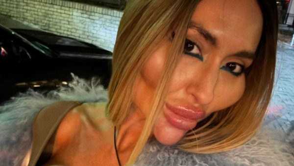 Influencer chama atenção com bochechas enormes, após plásticas