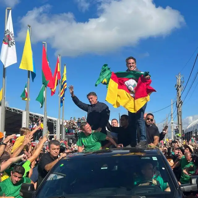 Moraes nega recurso de Bolsonaro para que inelegibilidade vá ao STF