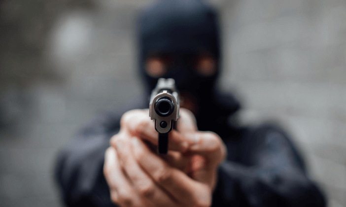 Sargento PM é baleado durante tiroteio em Felipe Camarão