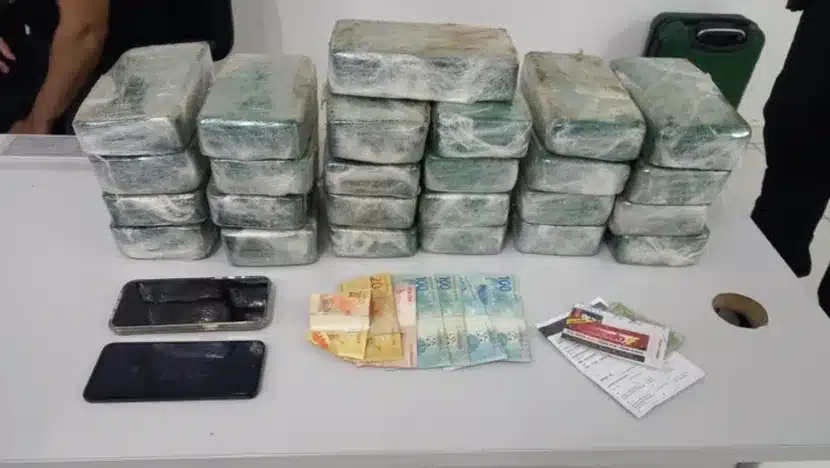 PRF apreende 25 kg de pasta base de cocaína avaliada mais de R$ 3 milhões em Monte Alegre