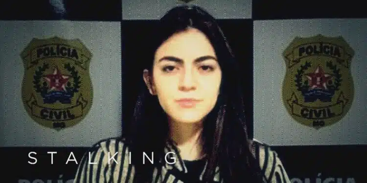Mulher é presa por stalking após perseguir médico; ela chegou a mandar 500 mensagens em um dia