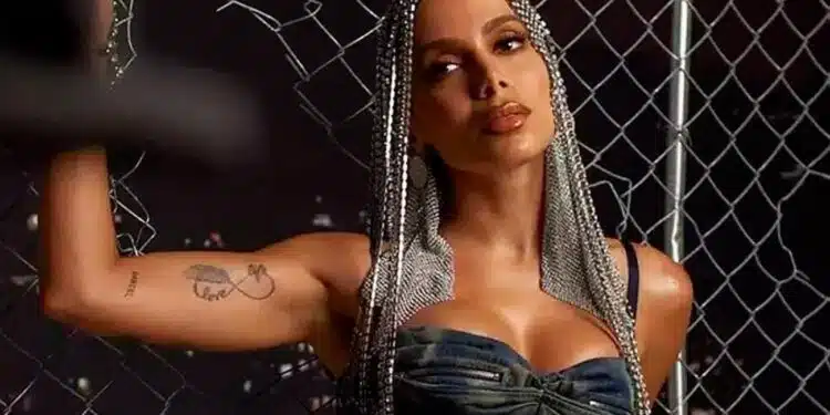Novo álbum de Anitta tem desempenho frustrante nas paradas musicais
