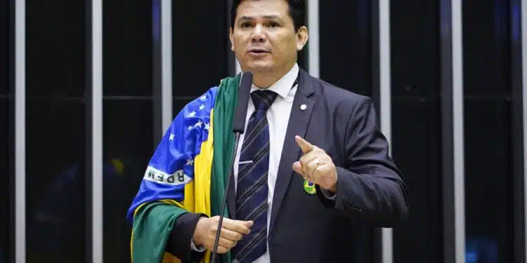 “Demoníaca, mau-caráter e mentirosa”: deputado federal detona a TV Globo durante Comissão de Segurança