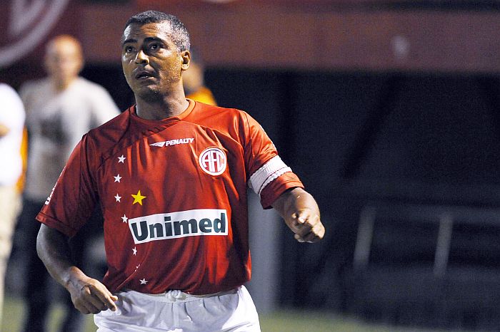 Romário diz que faria mais de 2 mil gols e detona jogadores: “Burros”