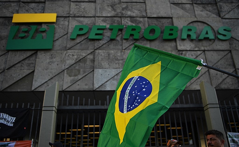Petrobras perde quase R$50 bilhões em valor de mercado após intervenção de Lula