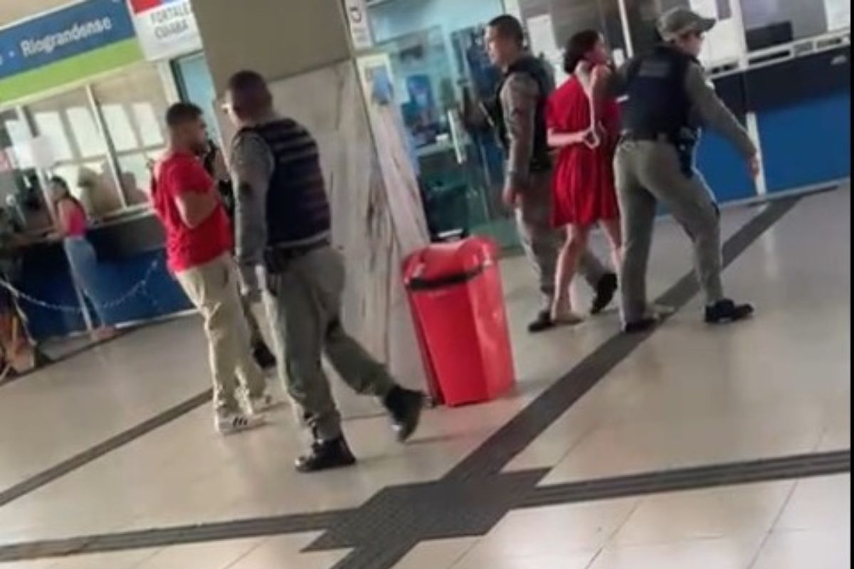 VÍDEO: Sargento do Exército e companheiro são detidos após confusão na Rodoviária de Natal