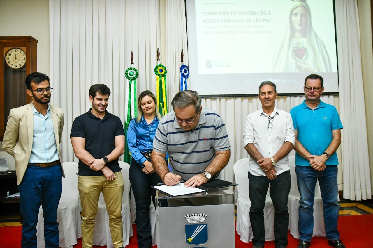 Prefeito assina ordem de serviço para a construção do monumento de Nossa Senhora de Fátima