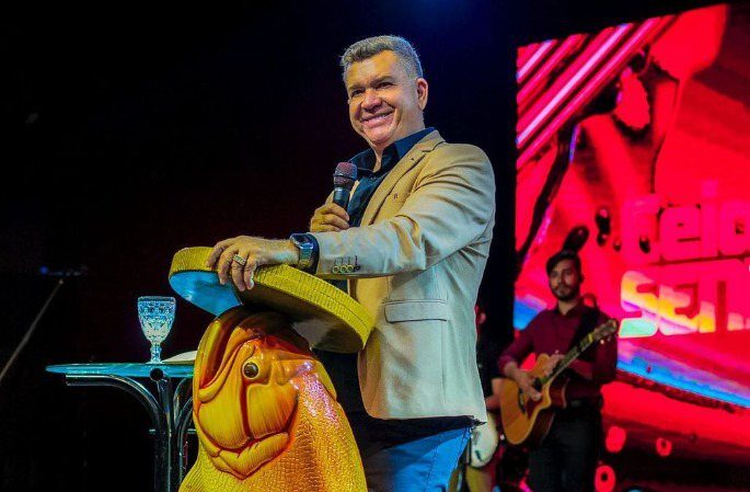 MELHOR QUE ACADEMIA: Pastor diz que mulher obesa perdeu “na hora” mais de 20 quilos com oração dele