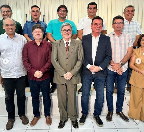 Prefeito de Santa Cruz (RN) é o novo presidente do AMSO-TR