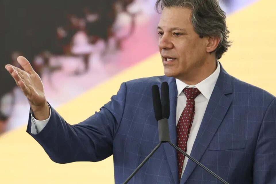 Haddad impõe ‘lei da mordaça’ à própria assessoria, no Ministério da Fazenda