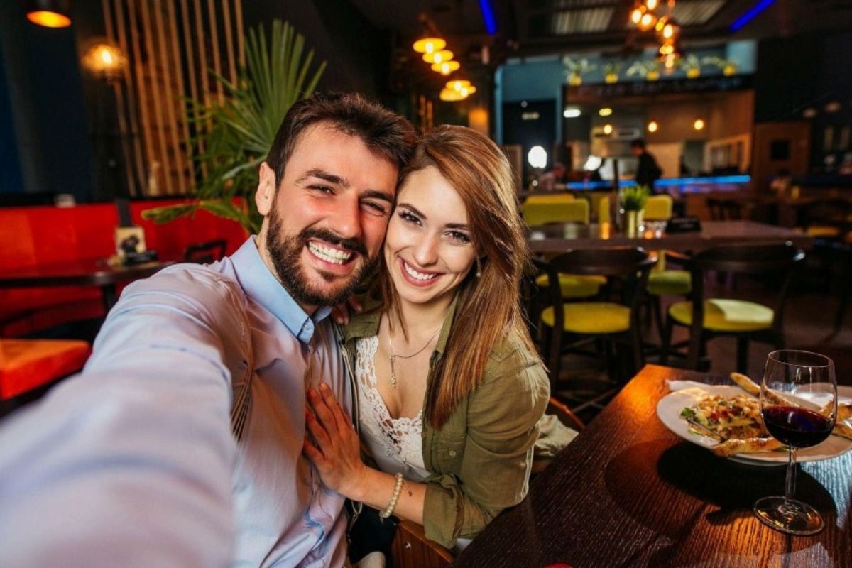 Dia dos Namorados deve aquecer vendas de junho em bares e restaurantes, diz Abrasel-RN