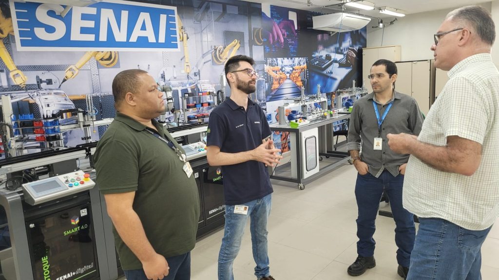 Alemã Siemens discute implantação de projetos na área da educação em Natal