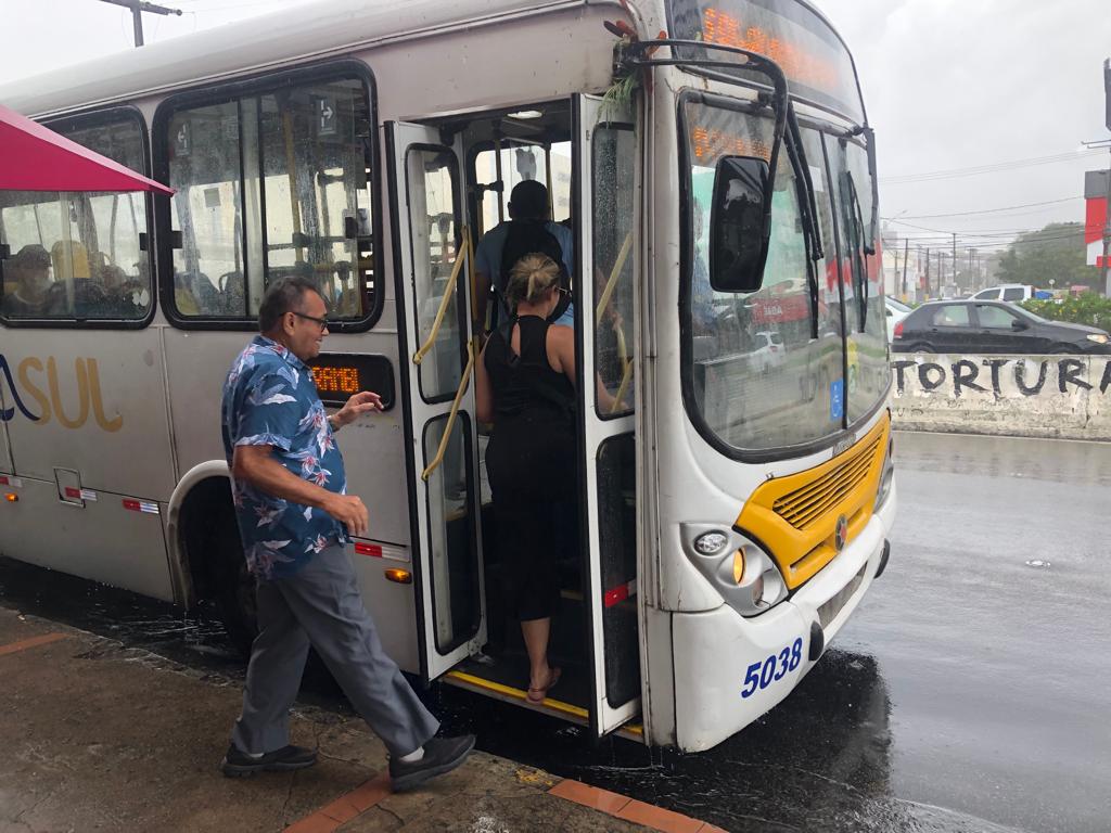 Comissão da Câmara de Natal aprova devolução de valores em cartões eletrônicos a usuários de ônibus