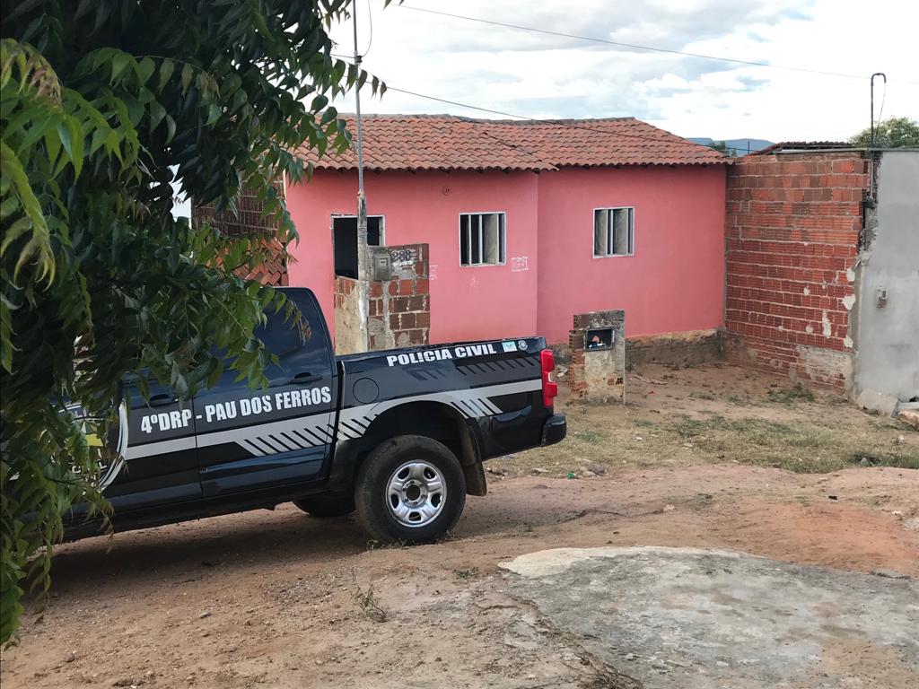 Polícia indicia professora por promover festas e fornecer bebidas alcoólicas para alunos adolescentes no interior do RN