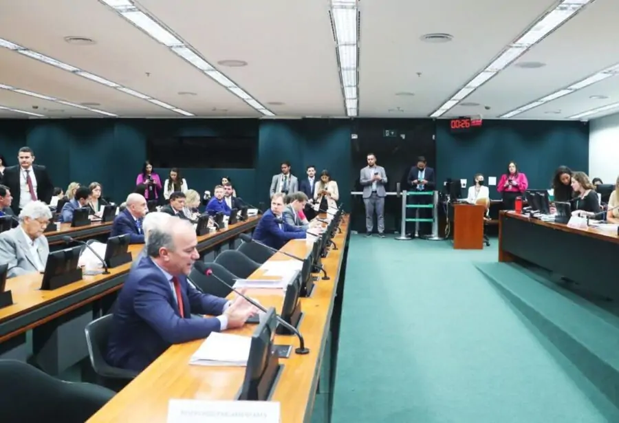 CCJ da Câmara aprova PEC que criminaliza porte de qualquer quantidade de drogas