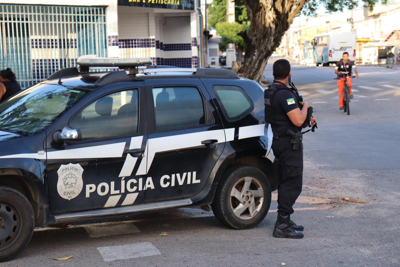 Membro de facção criminosa de PE é preso escondido em praia do RN